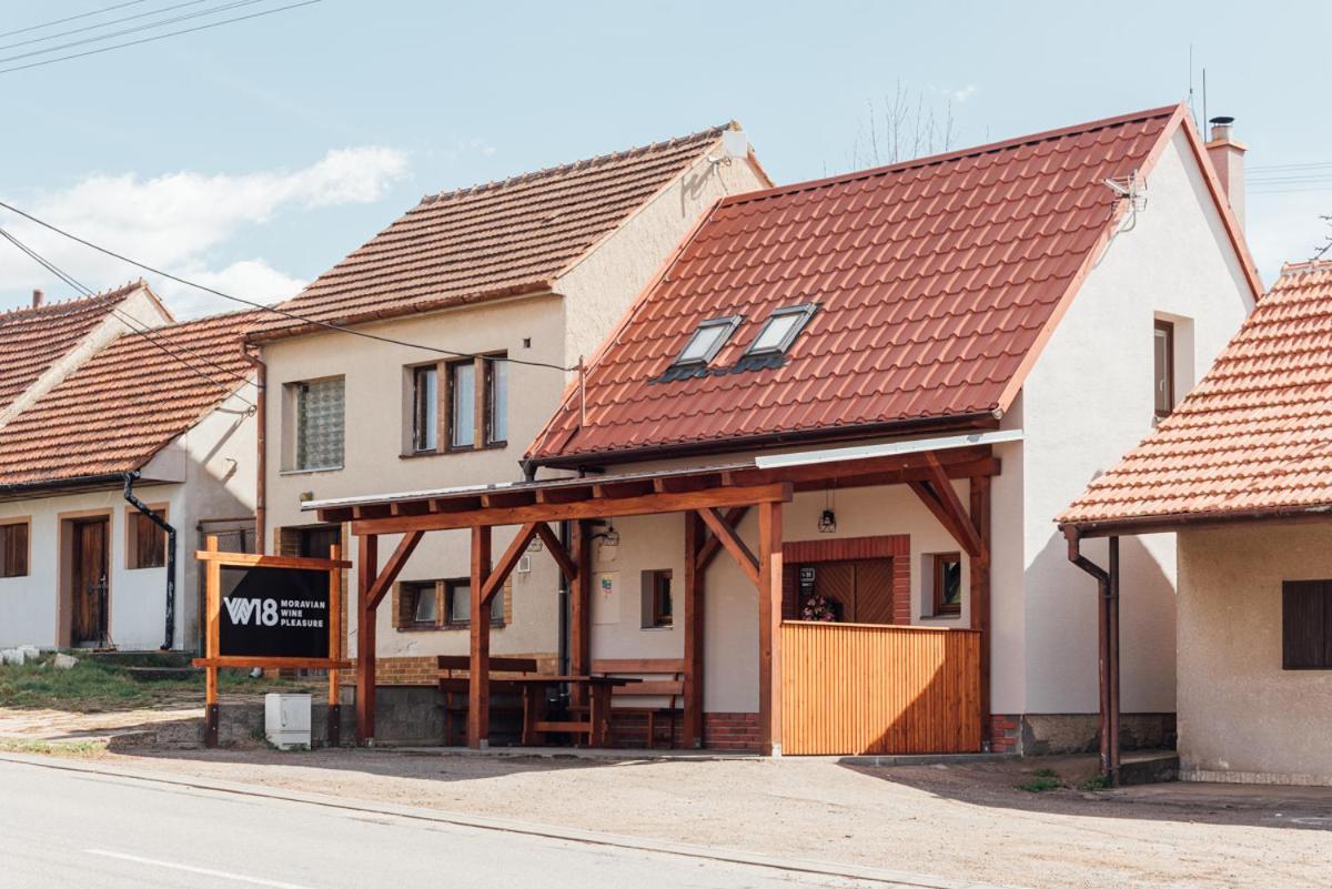 Penzion Vinarstvi W18 Velké Bílovice Buitenkant foto