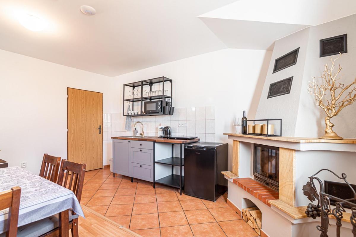 Penzion Vinarstvi W18 Velké Bílovice Buitenkant foto
